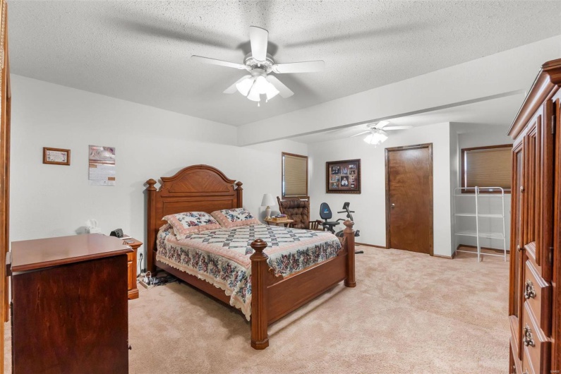 2230 Kent Drive, Cape Girardeau, Missouri 63701, 3 Bedrooms Bedrooms, 8 Rooms Rooms,3 BathroomsBathrooms,Residential,For Sale,Kent,MAR24070301