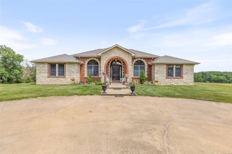 Ranch-style house with a front lawn