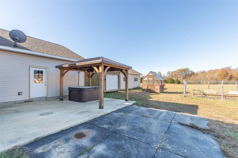 635 County Road 470, Poplar Bluff, Missouri 63901, 3 Bedrooms Bedrooms, ,3 BathroomsBathrooms,Residential,For Sale,County Road 470,MAR24072752