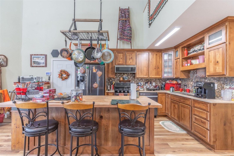 635 County Road 470, Poplar Bluff, Missouri 63901, 3 Bedrooms Bedrooms, ,3 BathroomsBathrooms,Residential,For Sale,County Road 470,MAR24072752