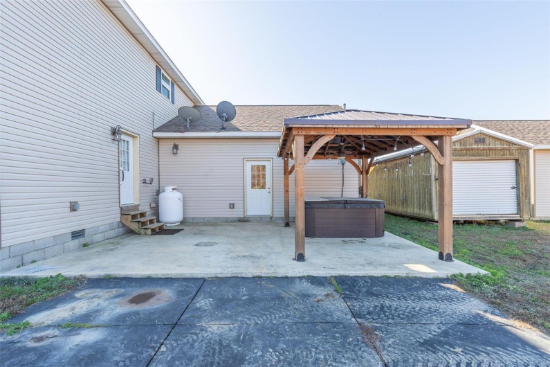 635 County Road 470, Poplar Bluff, Missouri 63901, 3 Bedrooms Bedrooms, ,3 BathroomsBathrooms,Residential,For Sale,County Road 470,MAR24072752