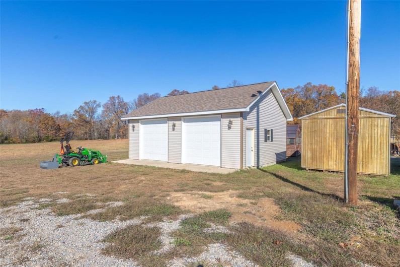 635 County Road 470, Poplar Bluff, Missouri 63901, 3 Bedrooms Bedrooms, ,3 BathroomsBathrooms,Residential,For Sale,County Road 470,MAR24072752