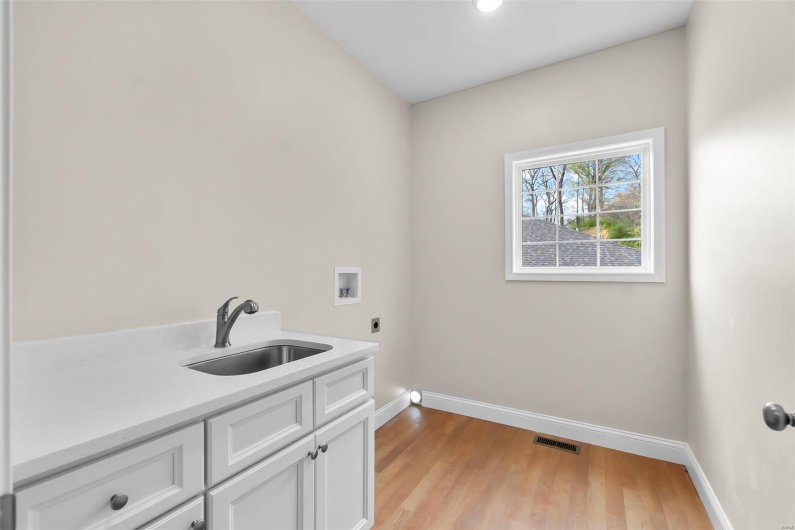 1905 Wheelwright Drive, Cape Girardeau, Missouri 63701, 3 Bedrooms Bedrooms, 6 Rooms Rooms,2 BathroomsBathrooms,Residential,For Sale,Wheelwright,MAR24072693