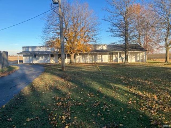 View of front of house featuring a front yard