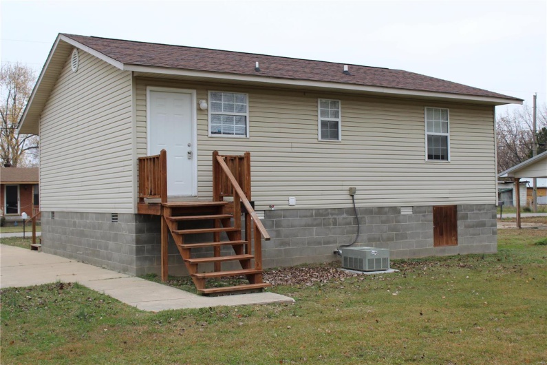 2318 Arkansas, Poplar Bluff, Missouri 63901, 2 Bedrooms Bedrooms, 5 Rooms Rooms,1 BathroomBathrooms,Residential,For Sale,Arkansas,MAR24073690