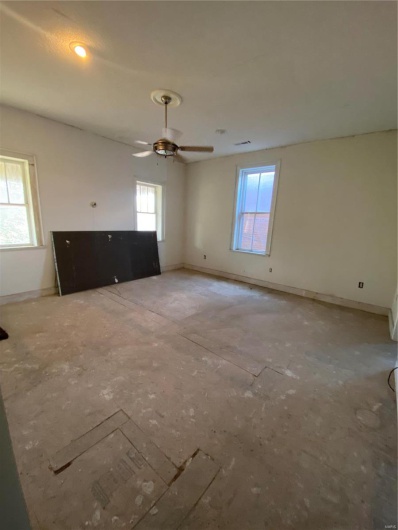 Spare room with ceiling fan