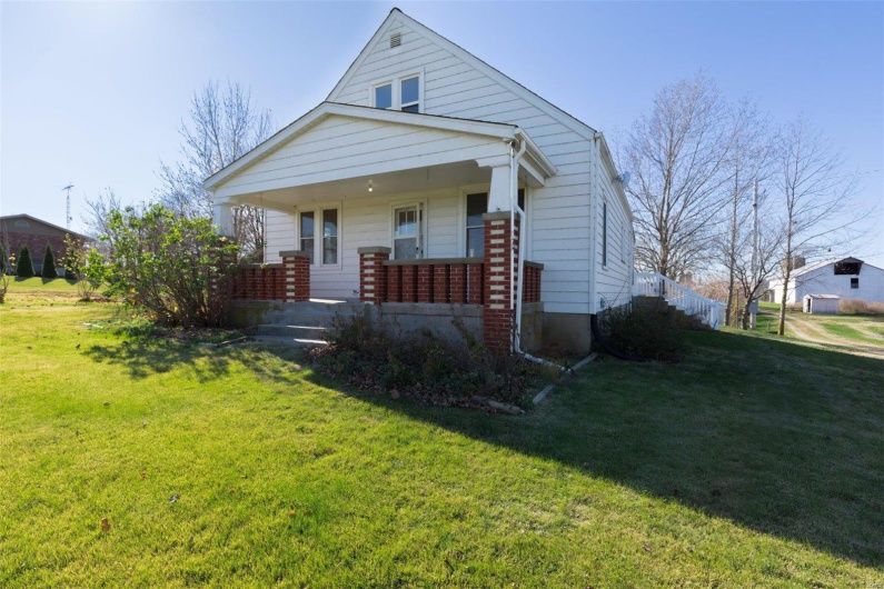 View of front facade with a porch and a front yard