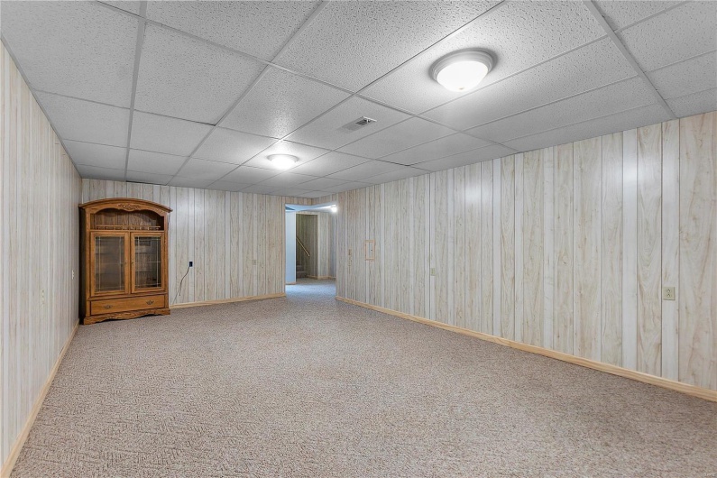 1001 Harry Avenue, Perryville, Missouri 63775, 3 Bedrooms Bedrooms, 5 Rooms Rooms,3 BathroomsBathrooms,Residential,For Sale,Harry,MAR24074258