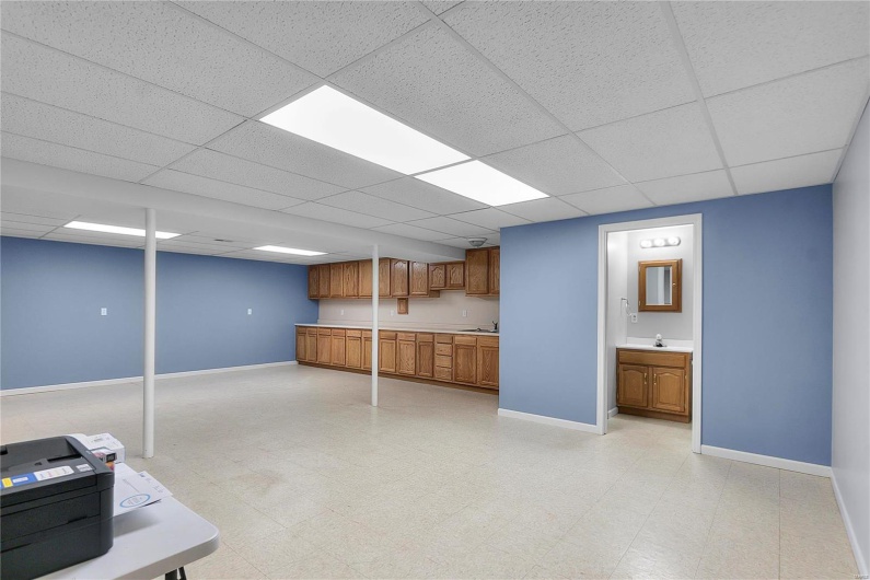 1001 Harry Avenue, Perryville, Missouri 63775, 3 Bedrooms Bedrooms, 5 Rooms Rooms,3 BathroomsBathrooms,Residential,For Sale,Harry,MAR24074258