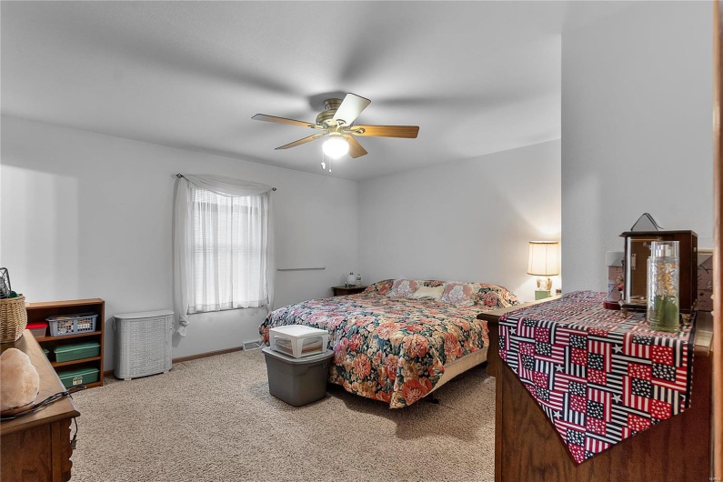 1001 Harry Avenue, Perryville, Missouri 63775, 3 Bedrooms Bedrooms, 5 Rooms Rooms,3 BathroomsBathrooms,Residential,For Sale,Harry,MAR24074258