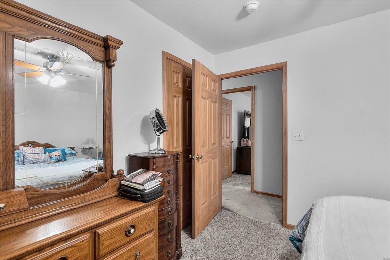 1001 Harry Avenue, Perryville, Missouri 63775, 3 Bedrooms Bedrooms, 5 Rooms Rooms,3 BathroomsBathrooms,Residential,For Sale,Harry,MAR24074258
