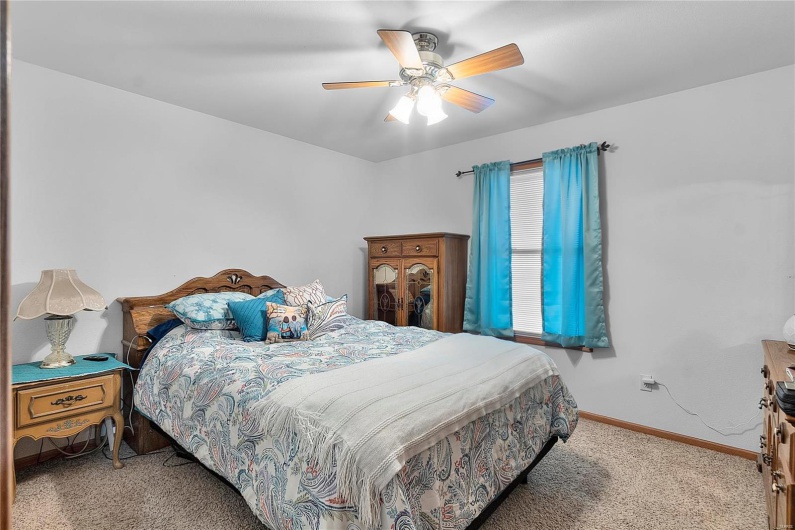 1001 Harry Avenue, Perryville, Missouri 63775, 3 Bedrooms Bedrooms, 5 Rooms Rooms,3 BathroomsBathrooms,Residential,For Sale,Harry,MAR24074258