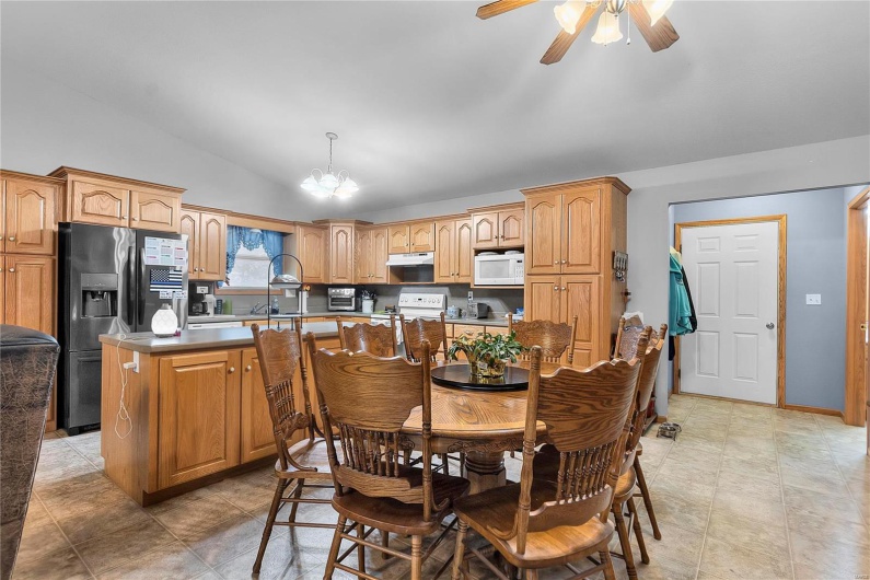 1001 Harry Avenue, Perryville, Missouri 63775, 3 Bedrooms Bedrooms, 5 Rooms Rooms,3 BathroomsBathrooms,Residential,For Sale,Harry,MAR24074258