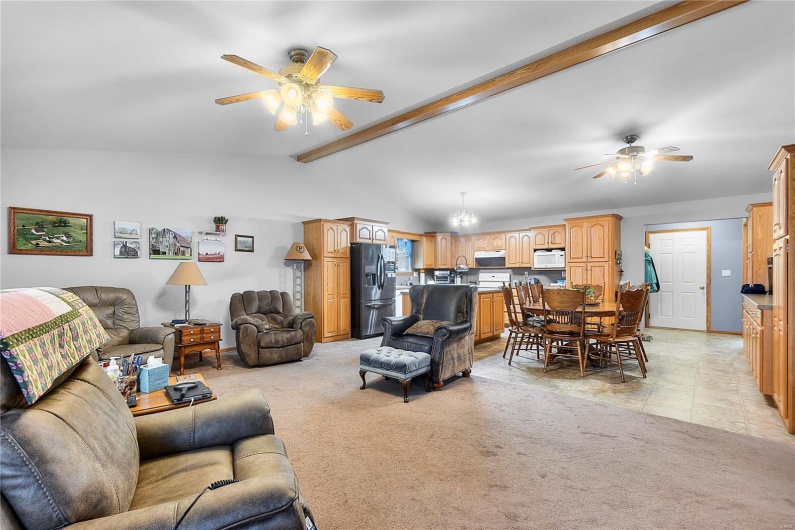 1001 Harry Avenue, Perryville, Missouri 63775, 3 Bedrooms Bedrooms, 5 Rooms Rooms,3 BathroomsBathrooms,Residential,For Sale,Harry,MAR24074258