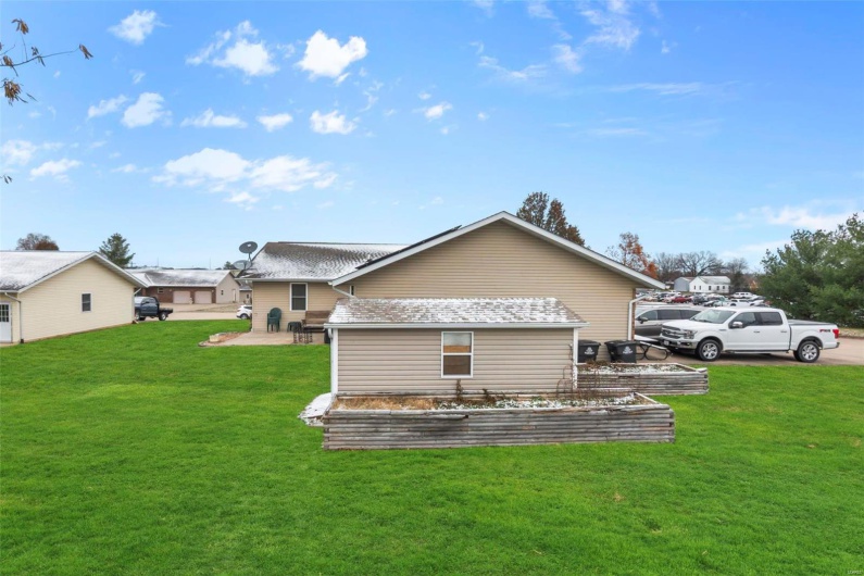 1001 Harry Avenue, Perryville, Missouri 63775, 3 Bedrooms Bedrooms, 5 Rooms Rooms,3 BathroomsBathrooms,Residential,For Sale,Harry,MAR24074258