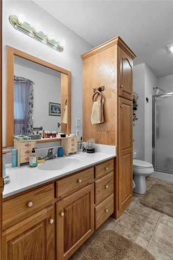 1001 Harry Avenue, Perryville, Missouri 63775, 3 Bedrooms Bedrooms, 5 Rooms Rooms,3 BathroomsBathrooms,Residential,For Sale,Harry,MAR24074258