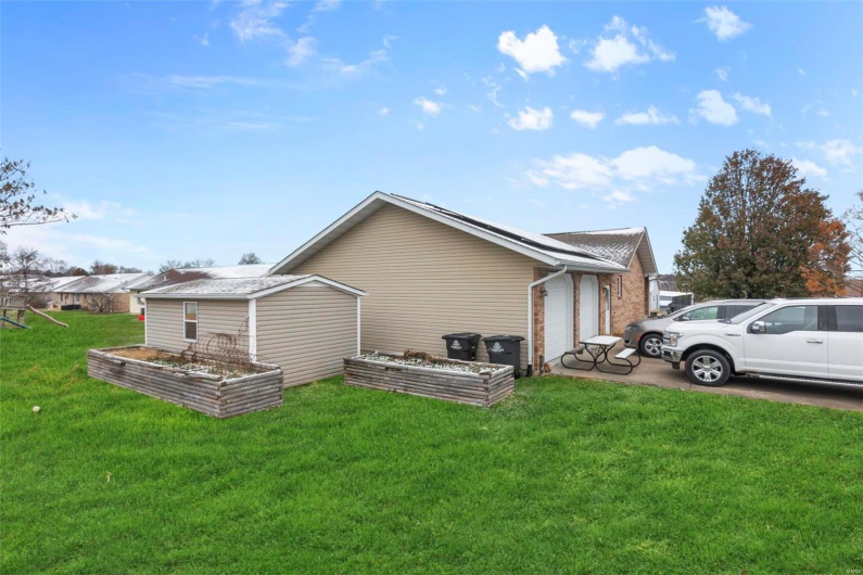 1001 Harry Avenue, Perryville, Missouri 63775, 3 Bedrooms Bedrooms, 5 Rooms Rooms,3 BathroomsBathrooms,Residential,For Sale,Harry,MAR24074258