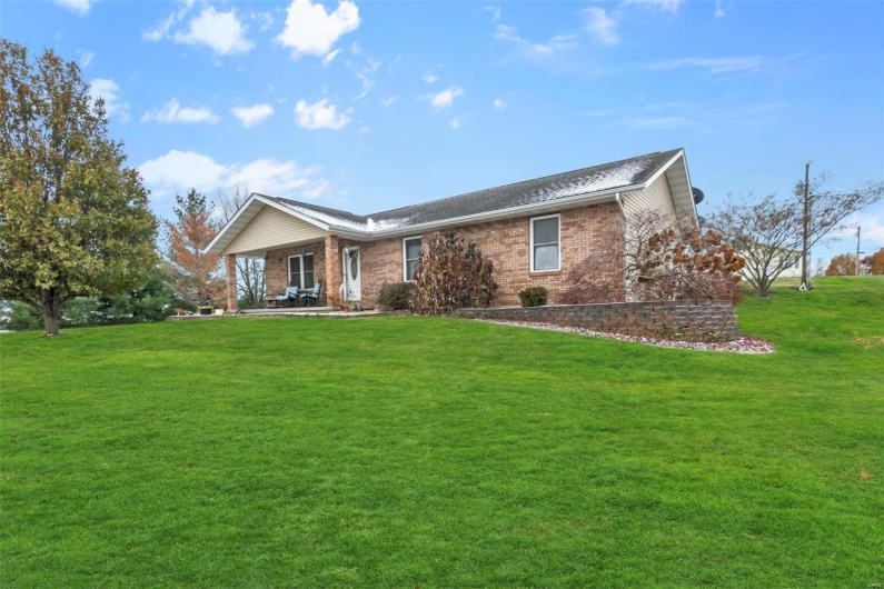 1001 Harry Avenue, Perryville, Missouri 63775, 3 Bedrooms Bedrooms, 5 Rooms Rooms,3 BathroomsBathrooms,Residential,For Sale,Harry,MAR24074258