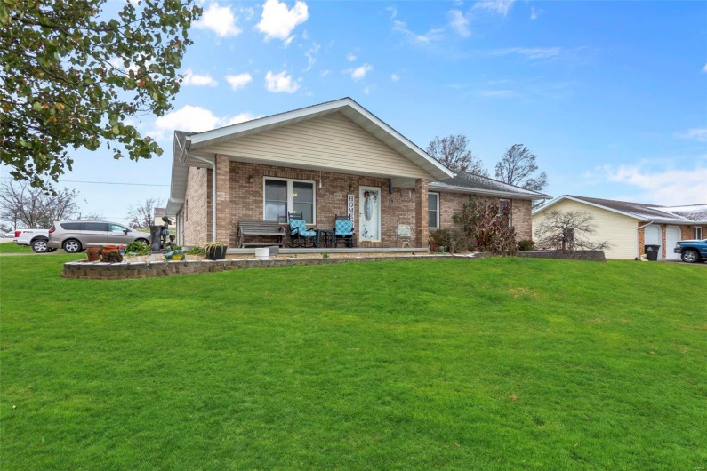 1001 Harry Avenue, Perryville, Missouri 63775, 3 Bedrooms Bedrooms, 5 Rooms Rooms,3 BathroomsBathrooms,Residential,For Sale,Harry,MAR24074258