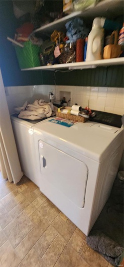 Washroom with washing machine and dryer