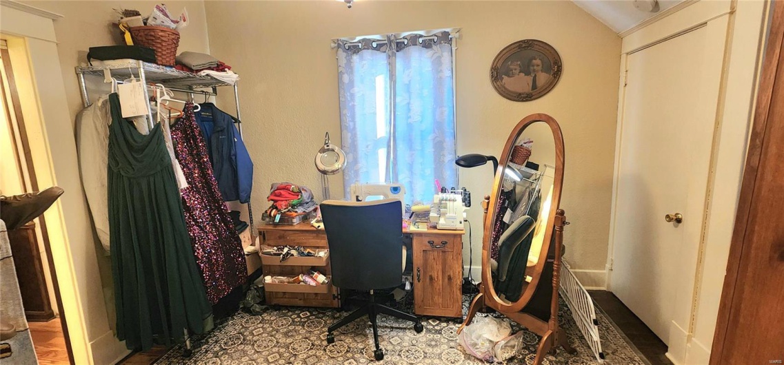 Miscellaneous room with lofted ceiling