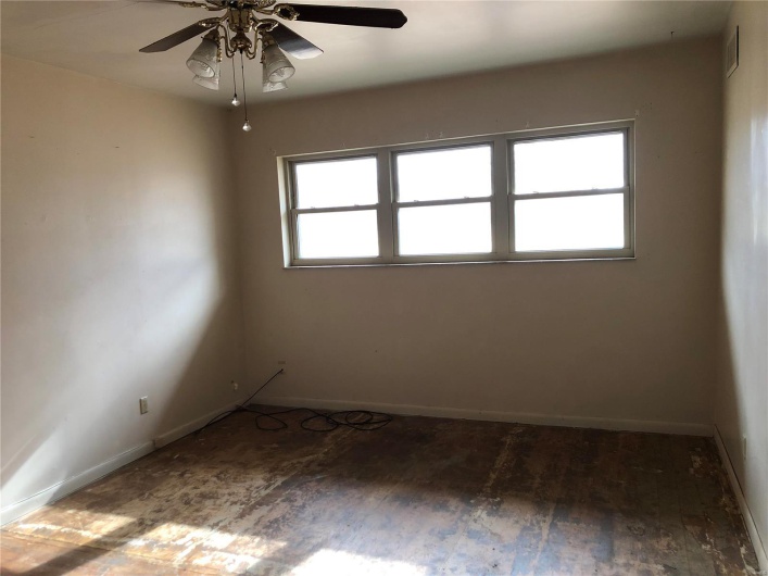 208 Cleveland, Malden, Missouri 63863, 3 Bedrooms Bedrooms, 6 Rooms Rooms,2 BathroomsBathrooms,Residential,For Sale,Cleveland,MAR24075197