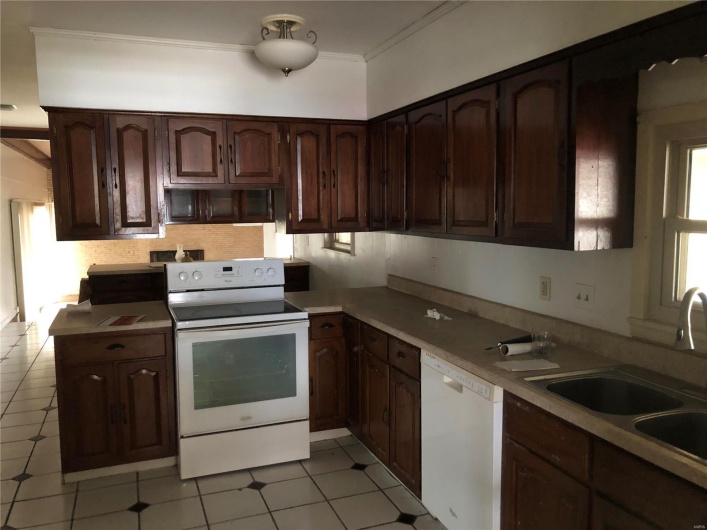 208 Cleveland, Malden, Missouri 63863, 3 Bedrooms Bedrooms, 6 Rooms Rooms,2 BathroomsBathrooms,Residential,For Sale,Cleveland,MAR24075197
