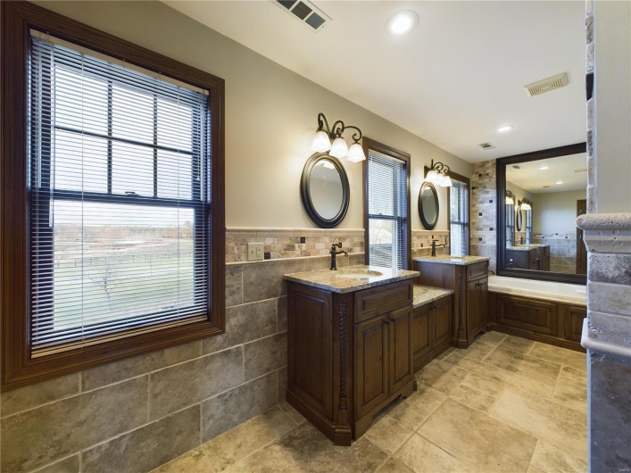 15877 Highway M, Bloomfield, Missouri 63825, 8 Bedrooms Bedrooms, 21 Rooms Rooms,4 BathroomsBathrooms,Farm,For Sale,Highway M,MAR24075898