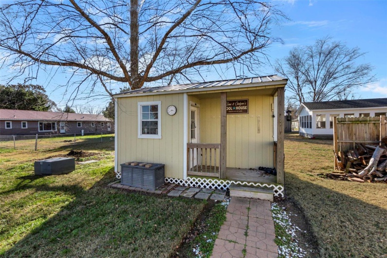 216 Sherrie Drive, Sikeston, Missouri 63801, 4 Bedrooms Bedrooms, 9 Rooms Rooms,4 BathroomsBathrooms,Residential,For Sale,Sherrie,MAR24076026