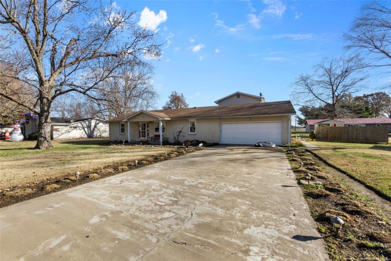 216 Sherrie Drive, Sikeston, Missouri 63801, 4 Bedrooms Bedrooms, 9 Rooms Rooms,4 BathroomsBathrooms,Residential,For Sale,Sherrie,MAR24076026