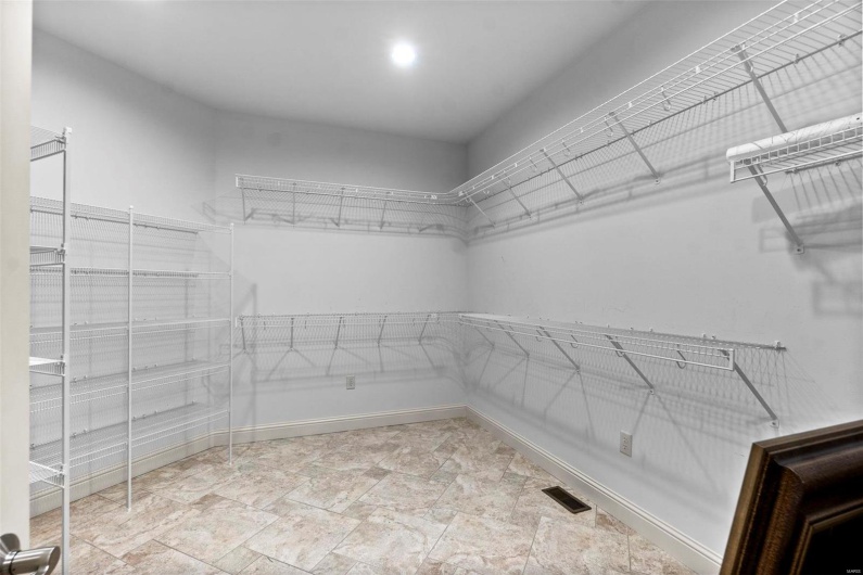 111 Crosshill Court, Cape Girardeau, Missouri 63701, 3 Bedrooms Bedrooms, 6 Rooms Rooms,4 BathroomsBathrooms,Residential,For Sale,Crosshill,MAR23042284