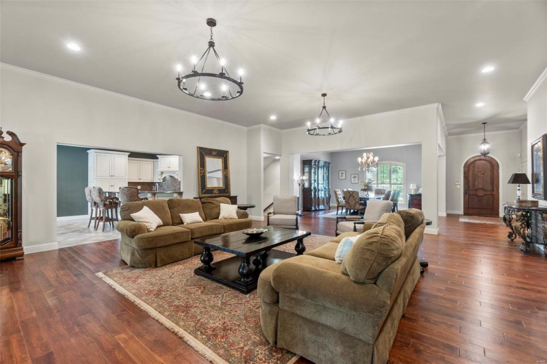 111 Crosshill Court, Cape Girardeau, Missouri 63701, 3 Bedrooms Bedrooms, 6 Rooms Rooms,4 BathroomsBathrooms,Residential,For Sale,Crosshill,MAR23042284