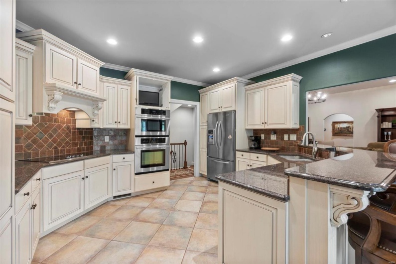 111 Crosshill Court, Cape Girardeau, Missouri 63701, 3 Bedrooms Bedrooms, 6 Rooms Rooms,4 BathroomsBathrooms,Residential,For Sale,Crosshill,MAR23042284