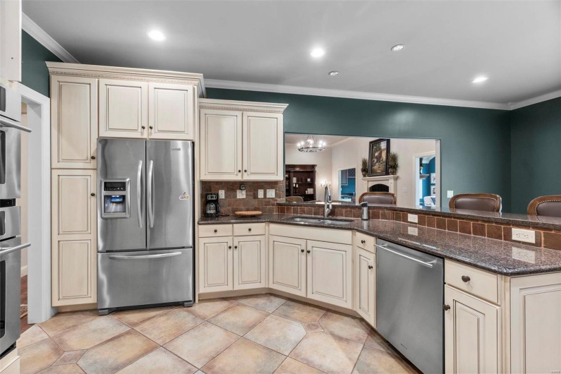 111 Crosshill Court, Cape Girardeau, Missouri 63701, 3 Bedrooms Bedrooms, 6 Rooms Rooms,4 BathroomsBathrooms,Residential,For Sale,Crosshill,MAR23042284