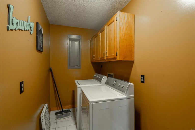 1202 Victoria Road, Poplar Bluff, Missouri 63901, 3 Bedrooms Bedrooms, 9 Rooms Rooms,2 BathroomsBathrooms,Residential,For Sale,Victoria,MAR24076440
