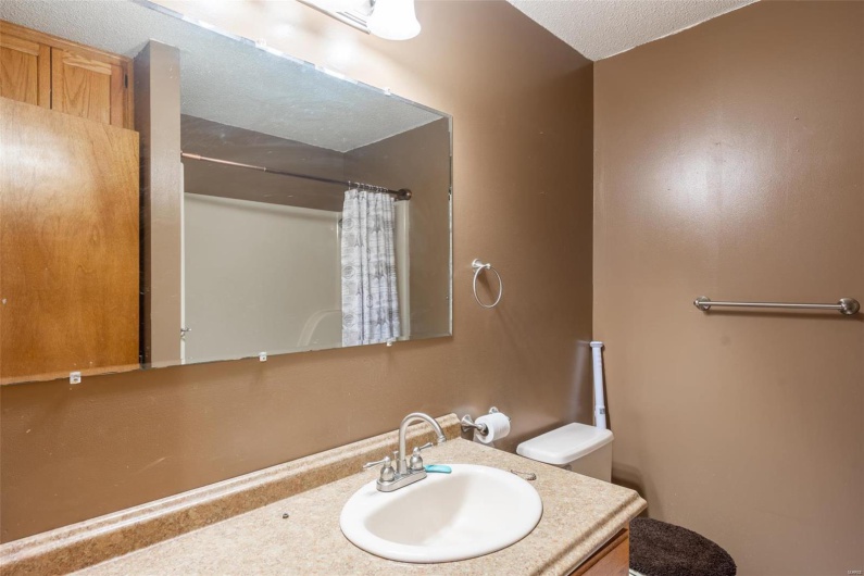 1202 Victoria Road, Poplar Bluff, Missouri 63901, 3 Bedrooms Bedrooms, 9 Rooms Rooms,2 BathroomsBathrooms,Residential,For Sale,Victoria,MAR24076440