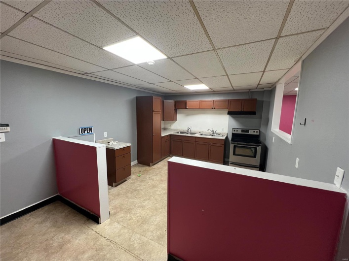 825 Ellis Street, Cape Girardeau, Missouri 63703, ,Commercial Sale,For Sale,Ellis,MAR24076582