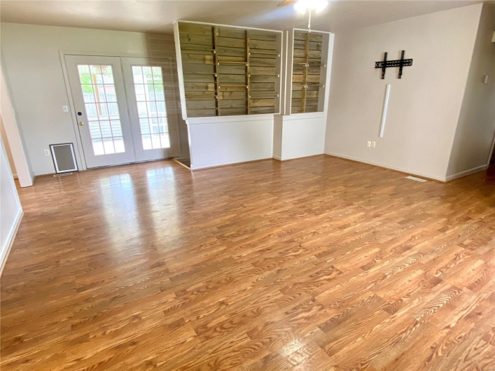 914 Pine Street, Sikeston, Missouri 63801, 3 Bedrooms Bedrooms, 11 Rooms Rooms,3 BathroomsBathrooms,Residential,For Sale,Pine,MAR24076962