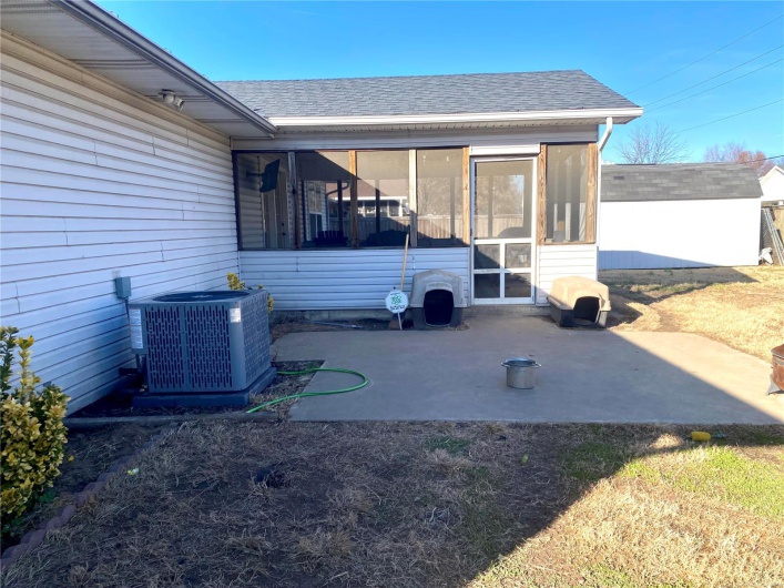 914 Pine Street, Sikeston, Missouri 63801, 3 Bedrooms Bedrooms, 11 Rooms Rooms,3 BathroomsBathrooms,Residential,For Sale,Pine,MAR24076962