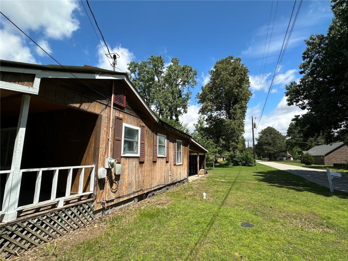 1930 Dixie Roadway, Kennett, Missouri 63857, 2 Bedrooms Bedrooms, 6 Rooms Rooms,1 BathroomBathrooms,Residential,For Sale,Dixie Roadway,MAR24077288