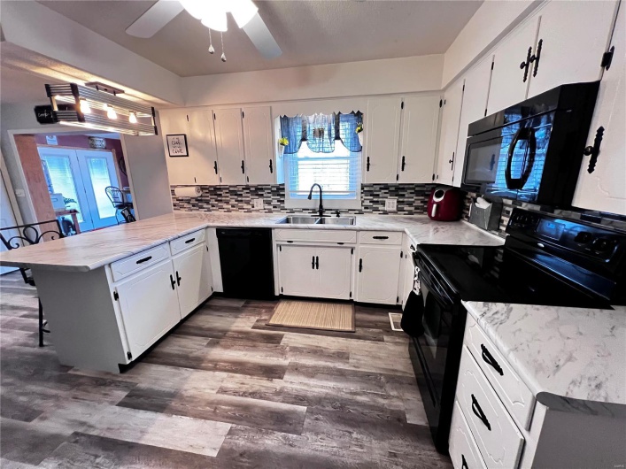 1034 Port Perry Drive, Perryville, Missouri 63775, 3 Bedrooms Bedrooms, 5 Rooms Rooms,3 BathroomsBathrooms,Residential,For Sale,Port Perry,MAR24078855