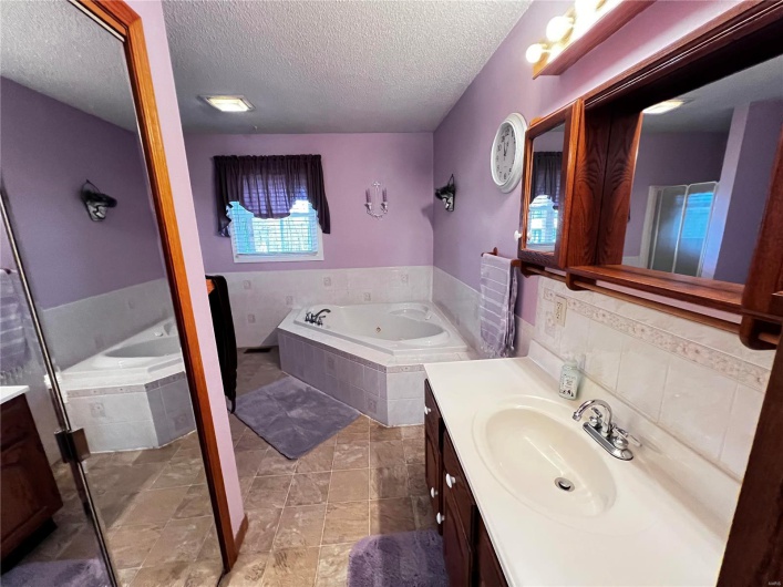1034 Port Perry Drive, Perryville, Missouri 63775, 3 Bedrooms Bedrooms, 5 Rooms Rooms,3 BathroomsBathrooms,Residential,For Sale,Port Perry,MAR24078855