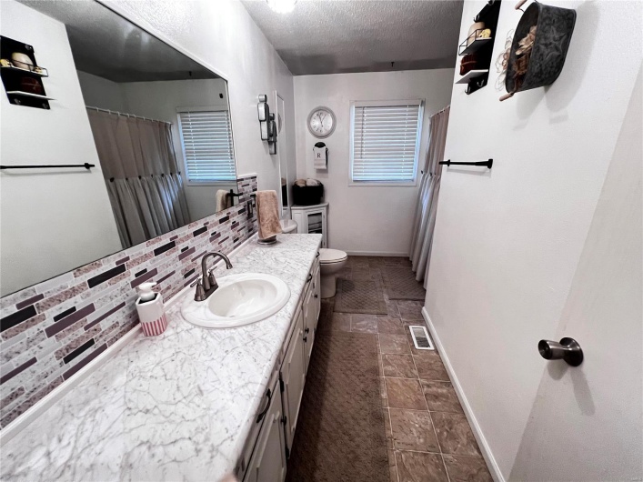 1034 Port Perry Drive, Perryville, Missouri 63775, 3 Bedrooms Bedrooms, 5 Rooms Rooms,3 BathroomsBathrooms,Residential,For Sale,Port Perry,MAR24078855