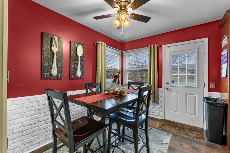 101 Winter Drive, Sikeston, Missouri 63801, 3 Bedrooms Bedrooms, 9 Rooms Rooms,3 BathroomsBathrooms,Residential,For Sale,Winter,MAR25000325