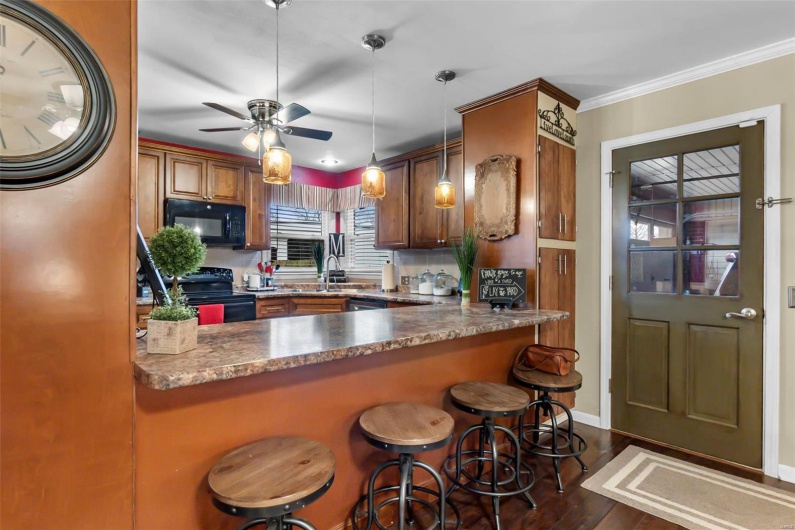 101 Winter Drive, Sikeston, Missouri 63801, 3 Bedrooms Bedrooms, 9 Rooms Rooms,3 BathroomsBathrooms,Residential,For Sale,Winter,MAR25000325