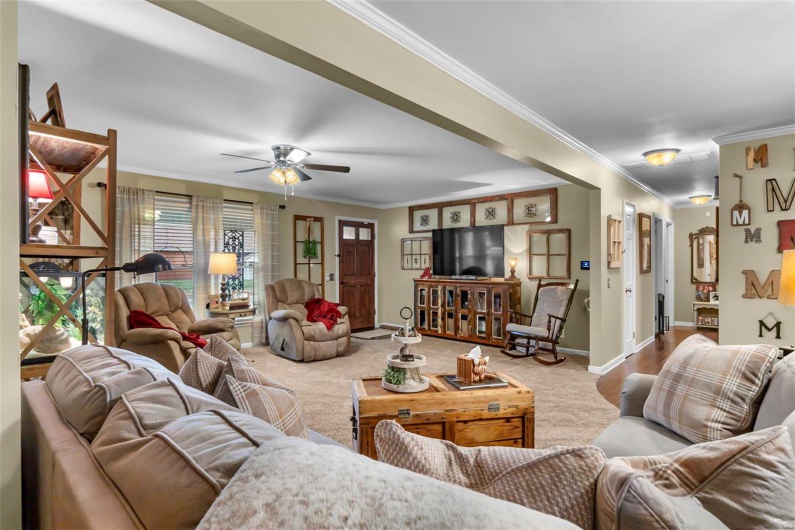 101 Winter Drive, Sikeston, Missouri 63801, 3 Bedrooms Bedrooms, 9 Rooms Rooms,3 BathroomsBathrooms,Residential,For Sale,Winter,MAR25000325