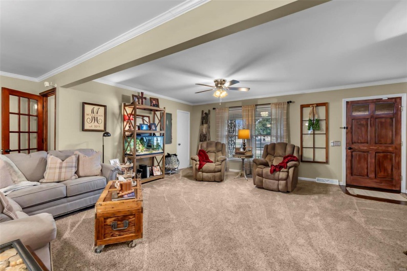 101 Winter Drive, Sikeston, Missouri 63801, 3 Bedrooms Bedrooms, 9 Rooms Rooms,3 BathroomsBathrooms,Residential,For Sale,Winter,MAR25000325