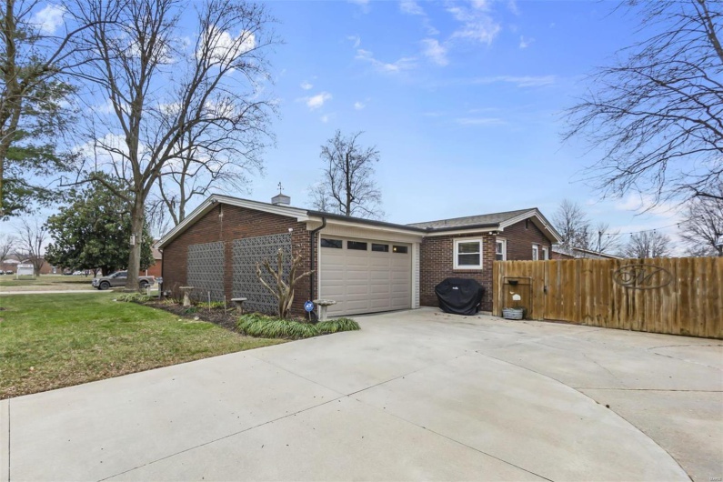 101 Winter Drive, Sikeston, Missouri 63801, 3 Bedrooms Bedrooms, 9 Rooms Rooms,3 BathroomsBathrooms,Residential,For Sale,Winter,MAR25000325