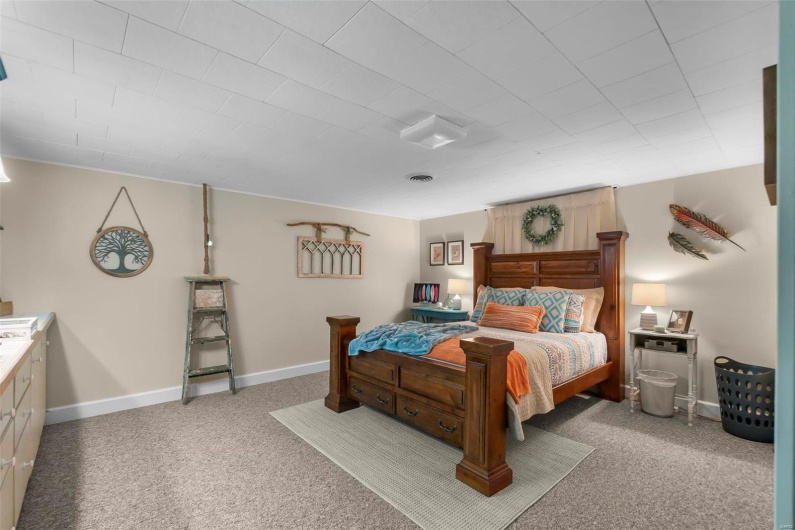 101 Winter Drive, Sikeston, Missouri 63801, 3 Bedrooms Bedrooms, 9 Rooms Rooms,3 BathroomsBathrooms,Residential,For Sale,Winter,MAR25000325
