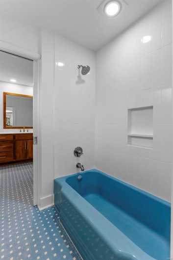Bathroom featuring tiled shower/bath combo and vanity
